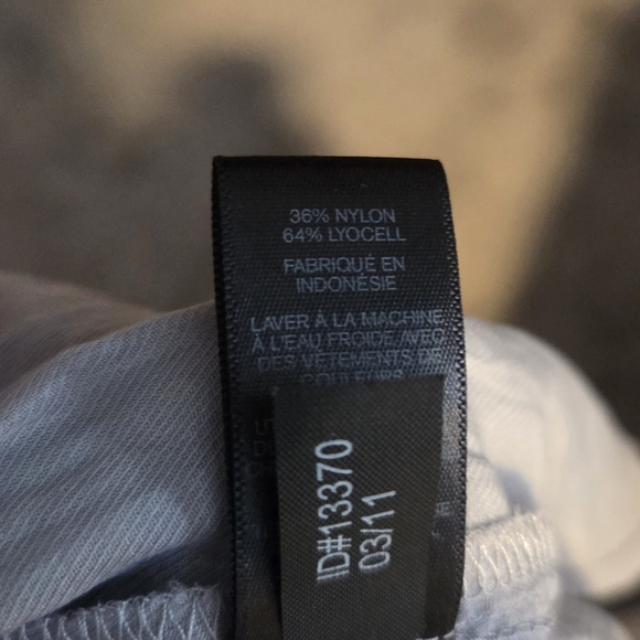 Women's medium ligh,t button-down shirt. - Picture 7 of 7